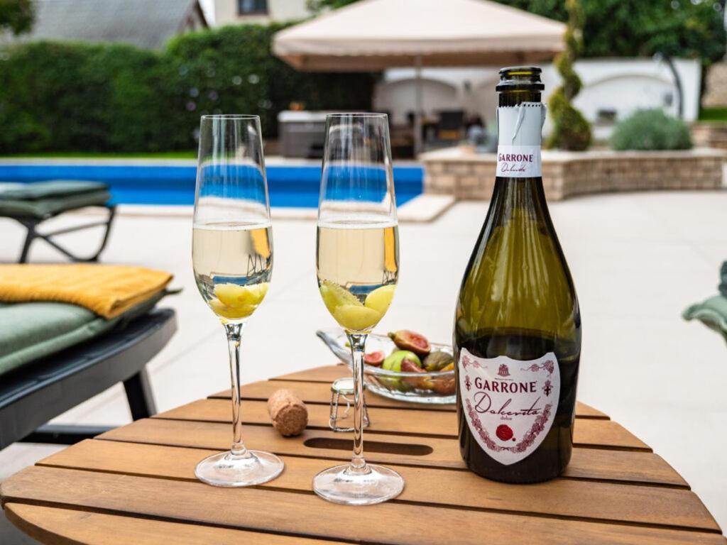 Fuege Villa Luxury & Wellness Balatonfured Bagian luar foto